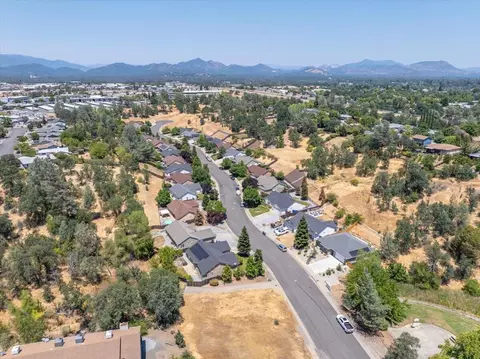 608 Valleybrook Dr, Redding, CA 96003 photo 2