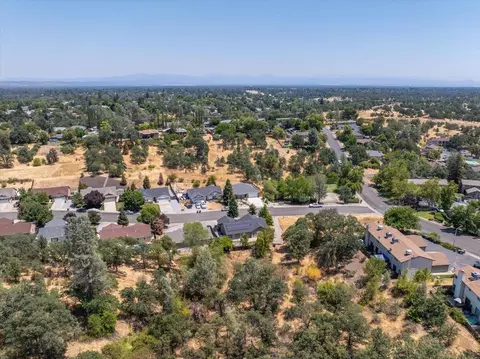 608 Valleybrook Dr, Redding, CA 96003 photo 3