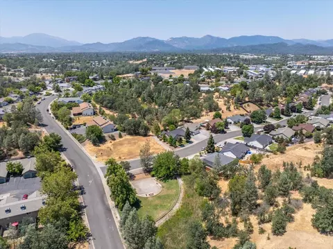 608 Valleybrook Dr, Redding, CA 96003 photo 4