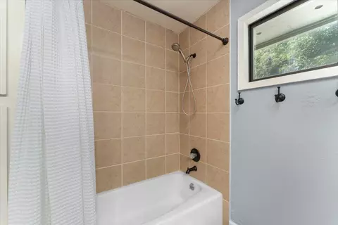 Bath - 12325 Craig Ave, Red Bluff, CA 96080 photo 4 of 4