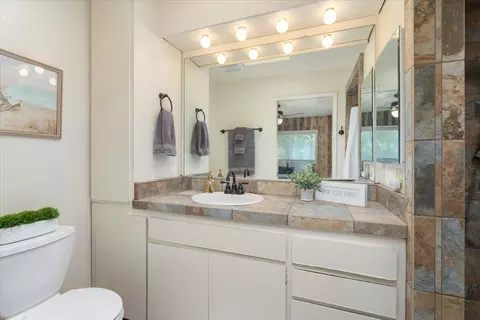 Bath - 12325 Craig Ave, Red Bluff, CA 96080 photo 1 of 4