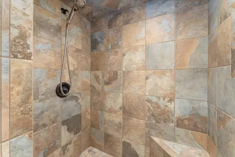 Bath - 12325 Craig Ave, Red Bluff, CA 96080 photo 2 of 4