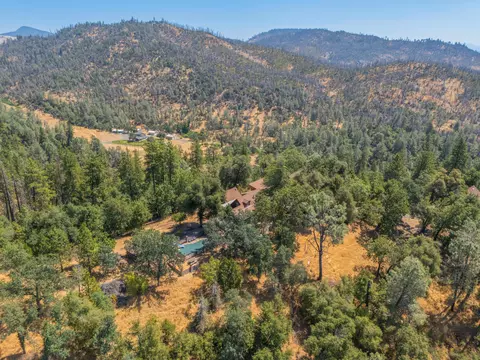 View/Area - 14532 Chauncy Way, Redding, CA 96003 photo 11 of 14
