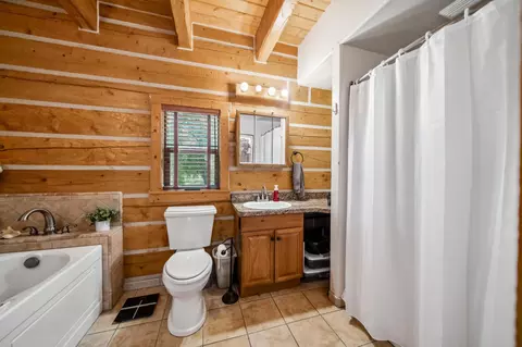 Bath - 14532 Chauncy Way, Redding, CA 96003 photo 6 of 9