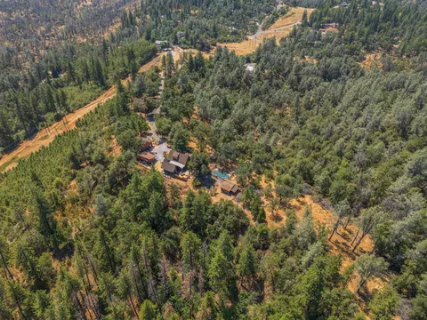 View/Area - 14532 Chauncy Way, Redding, CA 96003 photo 13 of 14