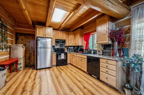 Kitchen - 14532 Chauncy Way, Redding, CA 96003 photo 4 of 4