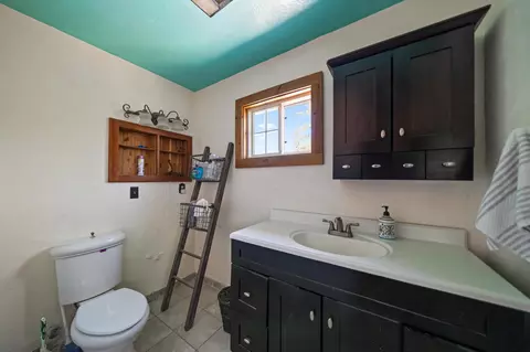 Bath - 14532 Chauncy Way, Redding, CA 96003 photo 3 of 9