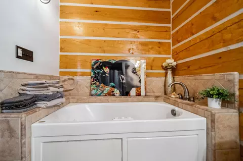 Bath - 14532 Chauncy Way, Redding, CA 96003 photo 7 of 9