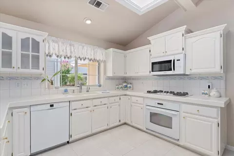 2589 Castlewood Dr, Redding, CA 96002 photo 10