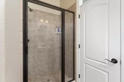 Bath - 3648 Laver Ct, Redding, CA 96002 photo 5 of 5