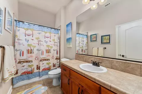 Bath - 3648 Laver Ct, Redding, CA 96002 photo 3 of 5