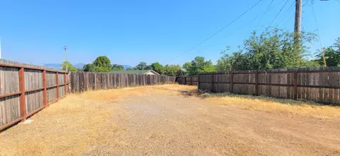 Exterior - 4091 St Patricks Ave, Redding, CA 96003 photo 3 of 4
