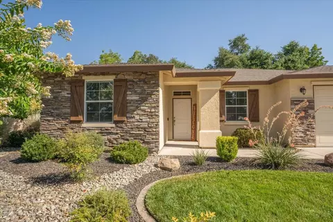 2458 Calgary Pl, Redding, CA 96001