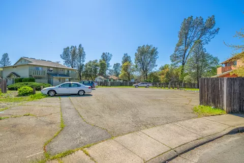 Exterior - 3250 Lana Ct, Redding, CA 96003 photo 9 of 11