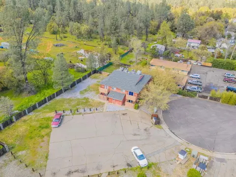 View/Area - 3250 Lana Ct, Redding, CA 96003 photo 4 of 11