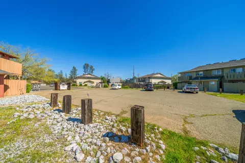 Exterior - 3250 Lana Ct, Redding, CA 96003 photo 6 of 11