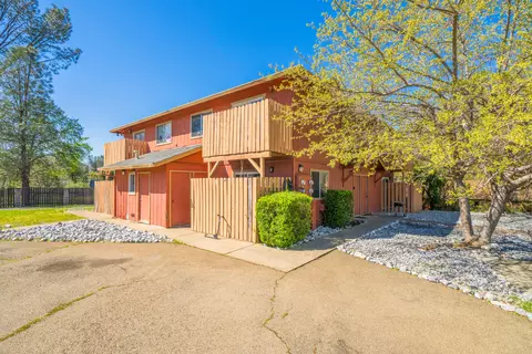 3250 Lana Ct, Redding, CA 96003