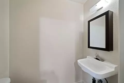 Bath - 3250 Lana Ct, Redding, CA 96003 photo 1 of 3