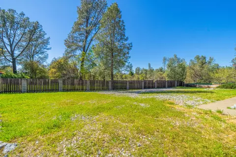 Exterior - 3250 Lana Ct, Redding, CA 96003 photo 5 of 11