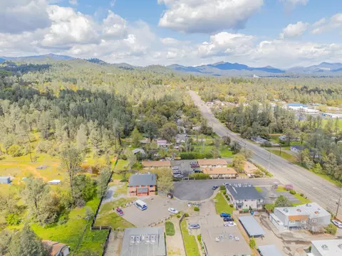 View/Area - 3250 Lana Ct, Redding, CA 96003 photo 10 of 11