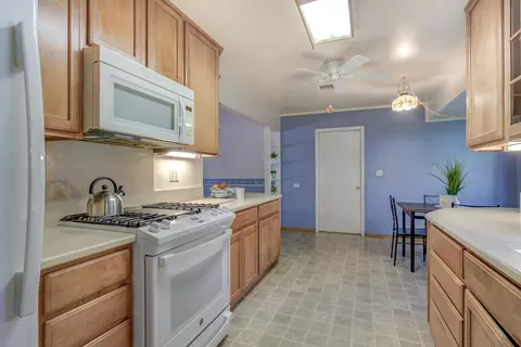 8589 Copper Dr, Redding, CA 96001 photo 5