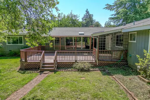 8589 Copper Dr, Redding, CA 96001 photo 34