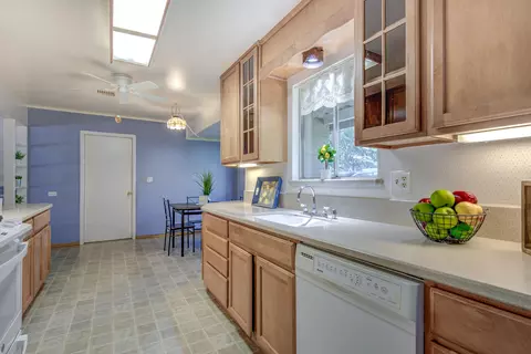 8589 Copper Dr, Redding, CA 96001 photo 4