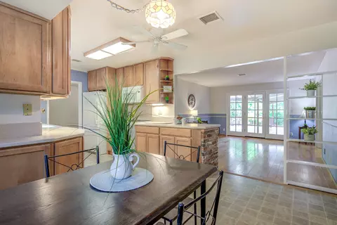 8589 Copper Dr, Redding, CA 96001 photo 6