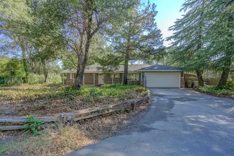 8589 Copper Dr, Redding, CA 96001