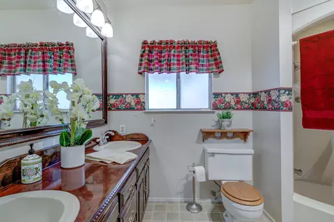 8589 Copper Dr, Redding, CA 96001 photo 21