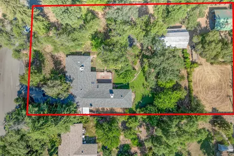 8589 Copper Dr, Redding, CA 96001 photo 50