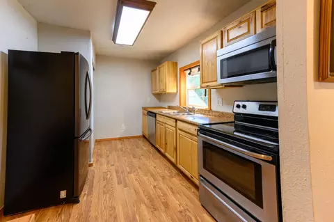 Kitchen - 40 Lewiston Turnpike Rd, Lewiston, CA 96052 photo 1 of 2