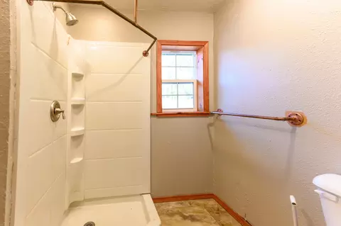 Bath - 40 Lewiston Turnpike Rd, Lewiston, CA 96052 photo 1 of 2