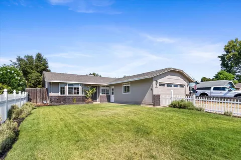 3608 Dune St, Redding, CA 96002