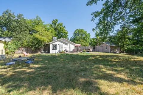 Exterior - 2711 N Bonnyview Rd, Redding, CA 96001 photo 29 of 33