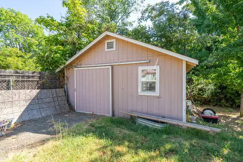 Exterior - 2711 N Bonnyview Rd, Redding, CA 96001 photo 23 of 33