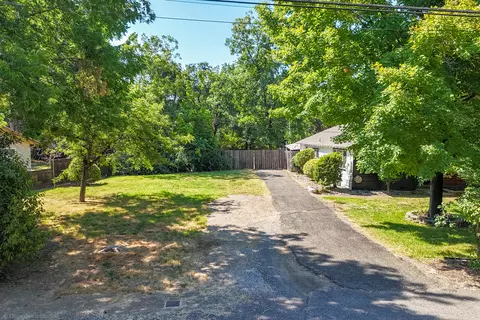 Exterior - 2711 N Bonnyview Rd, Redding, CA 96001 photo 30 of 33