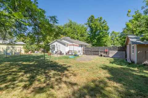 Exterior - 2711 N Bonnyview Rd, Redding, CA 96001 photo 6 of 33