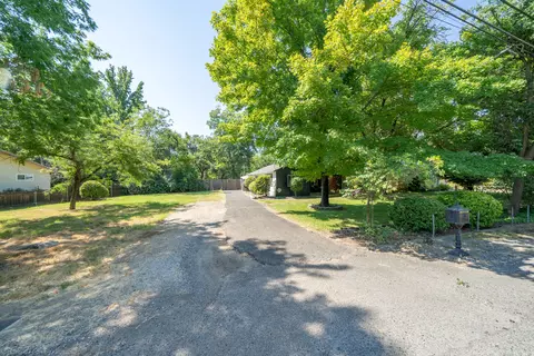 Exterior - 2711 N Bonnyview Rd, Redding, CA 96001 photo 12 of 33