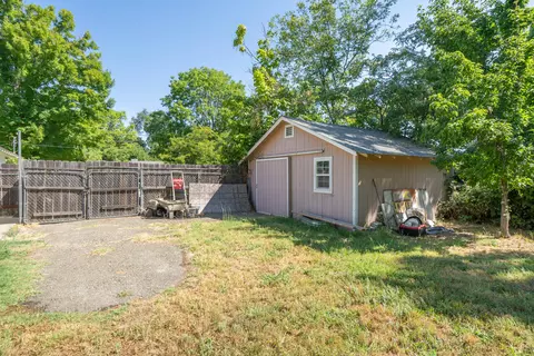 Exterior - 2711 N Bonnyview Rd, Redding, CA 96001 photo 22 of 33