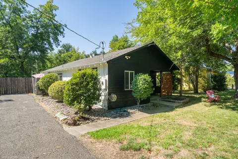 Exterior - 2711 N Bonnyview Rd, Redding, CA 96001 photo 2 of 33