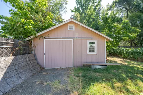 Exterior - 2711 N Bonnyview Rd, Redding, CA 96001 photo 24 of 33