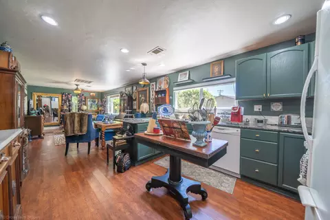 Entry Way - 2711 N Bonnyview Rd, Redding, CA 96001 photo 1 of 3