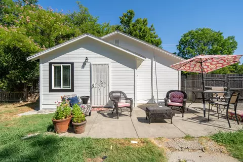 Exterior - 2711 N Bonnyview Rd, Redding, CA 96001 photo 17 of 33