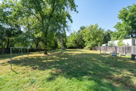 Exterior - 2711 N Bonnyview Rd, Redding, CA 96001 photo 20 of 33