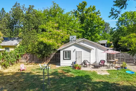 Exterior - 2711 N Bonnyview Rd, Redding, CA 96001 photo 32 of 33