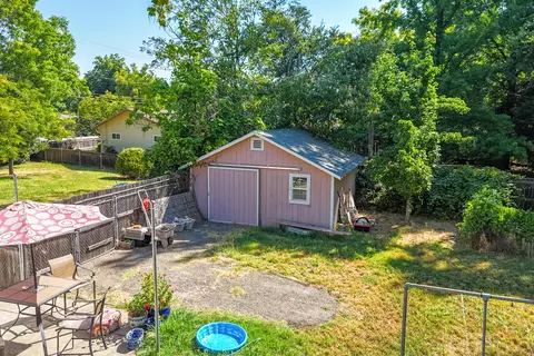 Exterior - 2711 N Bonnyview Rd, Redding, CA 96001 photo 9 of 33