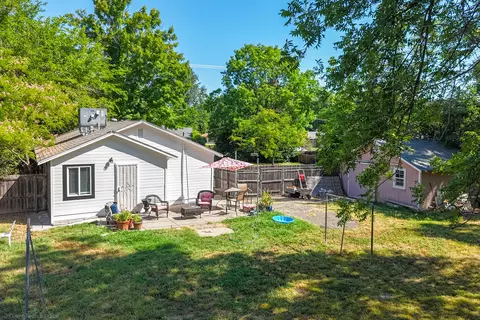 Exterior - 2711 N Bonnyview Rd, Redding, CA 96001 photo 8 of 33