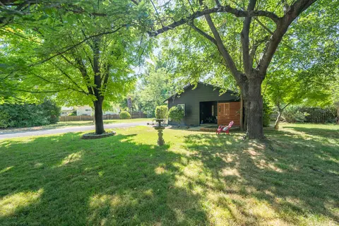 Exterior - 2711 N Bonnyview Rd, Redding, CA 96001 photo 3 of 33