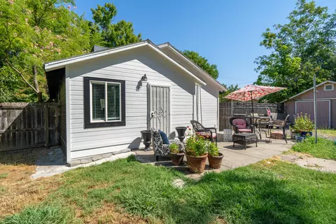 Exterior - 2711 N Bonnyview Rd, Redding, CA 96001 photo 18 of 33